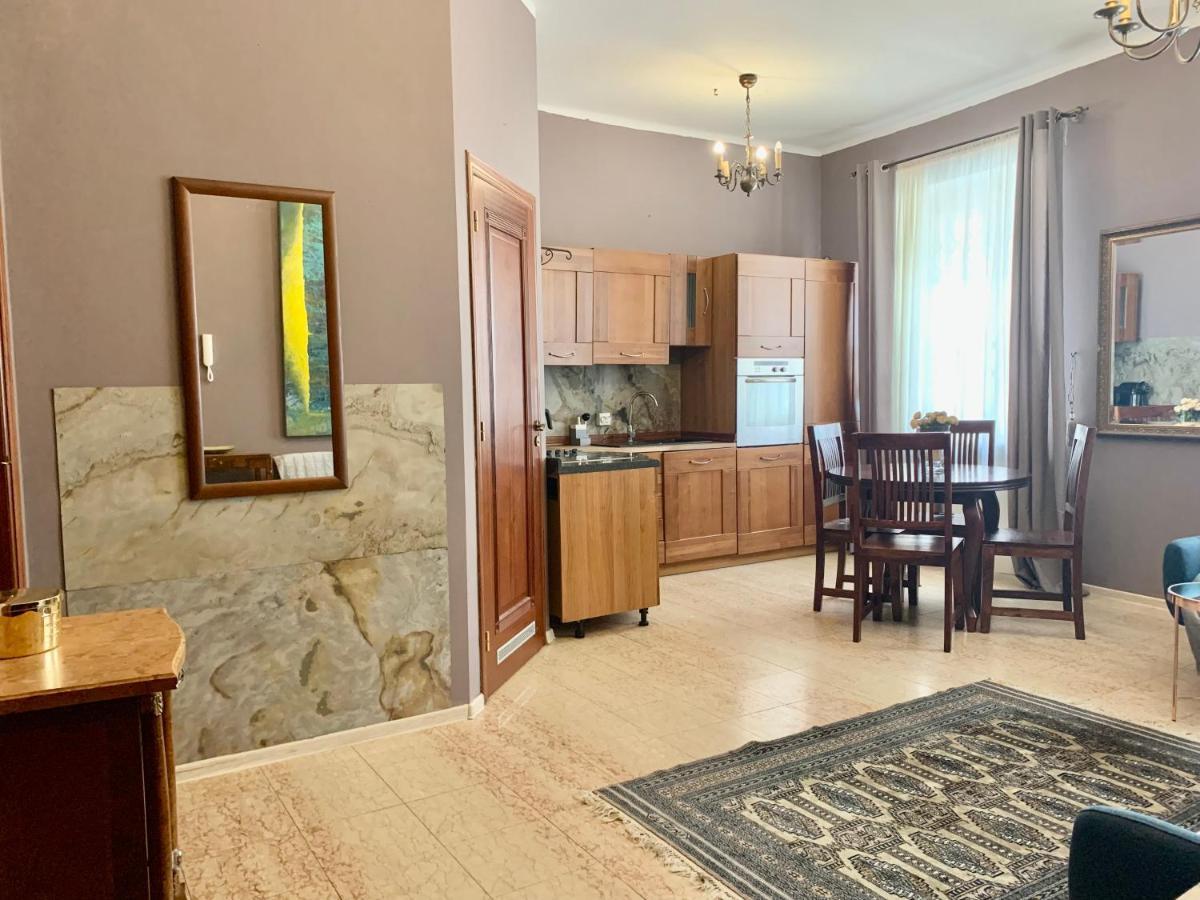 Beautiful And Charming Apartment In The Heart Of The Old Town Варшава Экстерьер фото